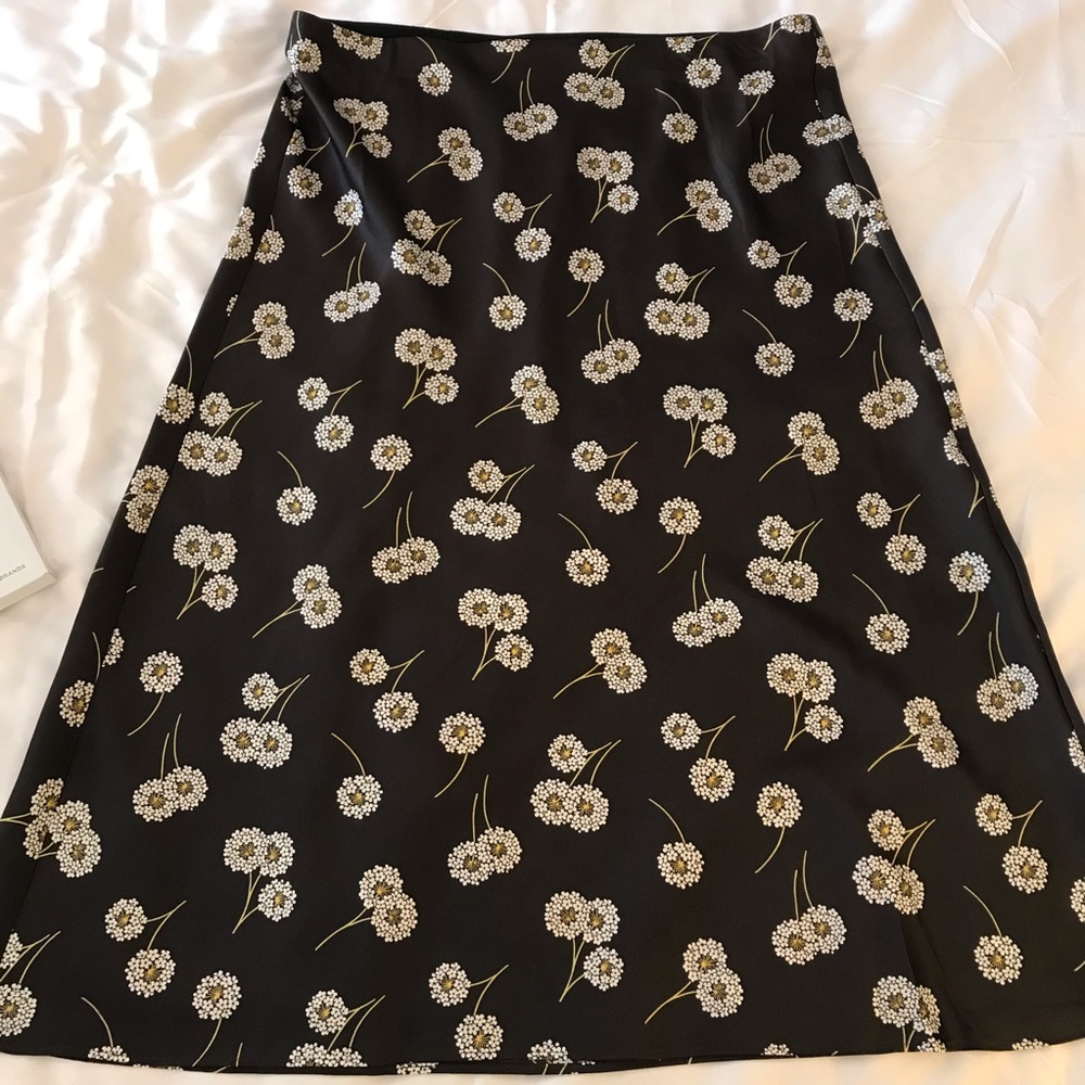NWT Loft Dark Gray Silky Floral Skirt Size Large